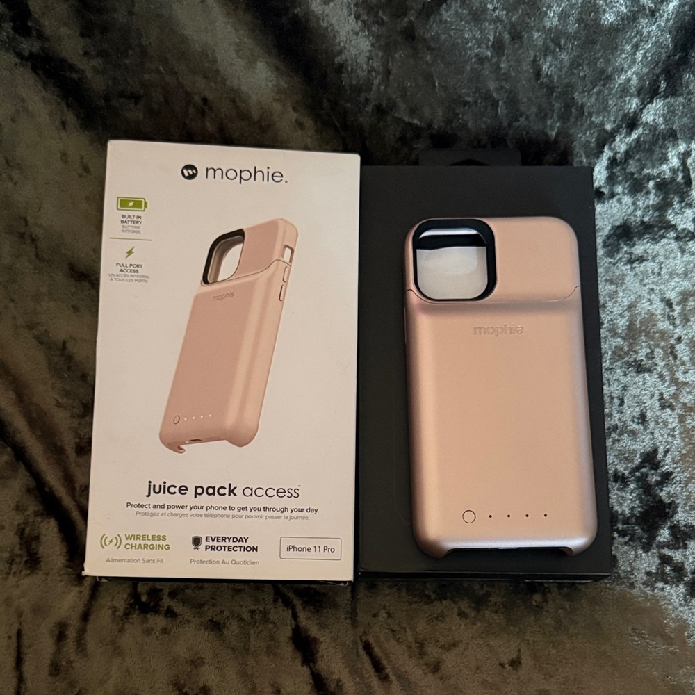 Mophie juice pack iPhone 11 Pro gold case